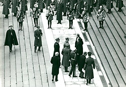 Vintage fotografija sa sahrane Winston Churchilla, ljudi izvan katedrale Svetog Paula39; 1965.