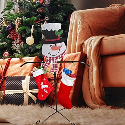 Sa snjegovićima božićnim držačem i vješalicama samostojećih grančica izgleda ukras i vise božićni