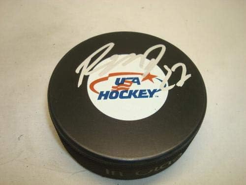 Ryan McDonagh potpisao tim U. S. A. hokejaški pak sa autogramom PSA / DNK COA 1A-potpisanim NHL pakovima