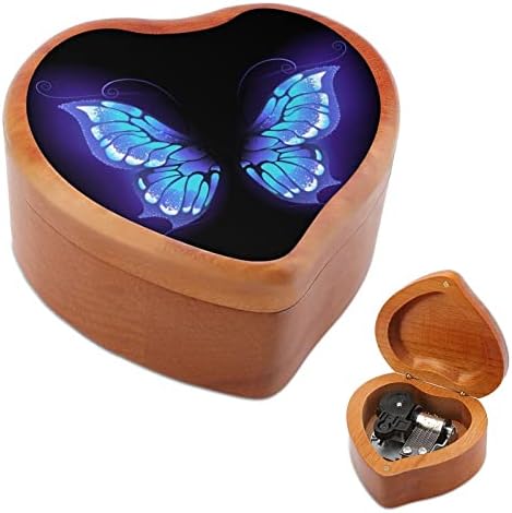 Ljubičasta krila leptira na crnoj vintage drveni sat glazbeni kutija u obliku muzičke kutije u obliku srca