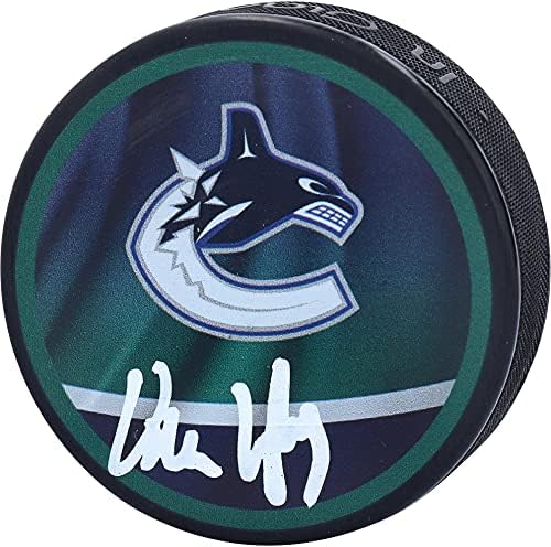 Quinn Hughes Vancouver Canucks AUTOGREMENT Reverse Retro logo Hockey Puck - autogramirani NHL pakovi