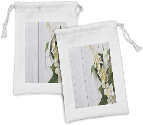 Lunadljiva jasmina tkanina od 2, svježe cvijeće na bijeloj boji s farbanim drvenom pozadinom, malom vrećicom