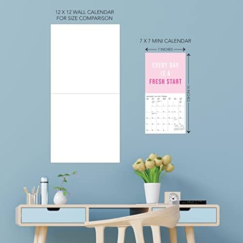 Graphique 2024 Girl Boss mini zidni kalendar | 7 x 7 | Debeli papir | Kućni i ured organizator | Velika mjesečna mreža | 3 jezika i izrađeni odmori | 4 MJESECA Preview stranica za 2025